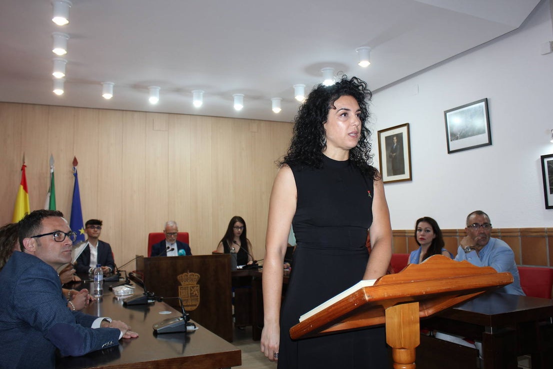 La toma de posesión de los nuevos concejales y la investidura de la alcaldesa en imágenes