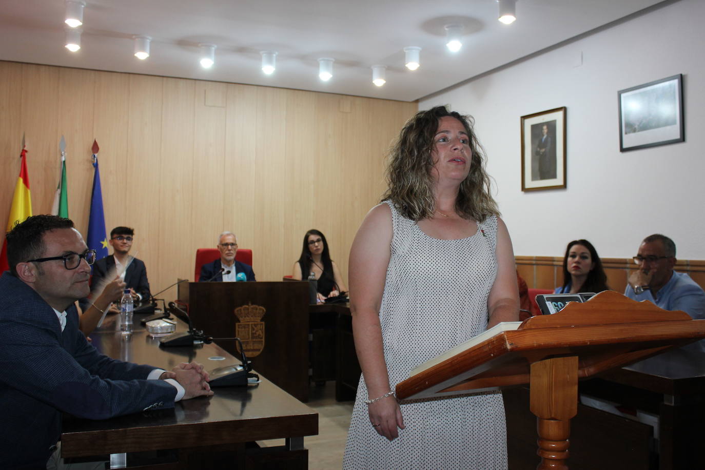 La toma de posesión de los nuevos concejales y la investidura de la alcaldesa en imágenes