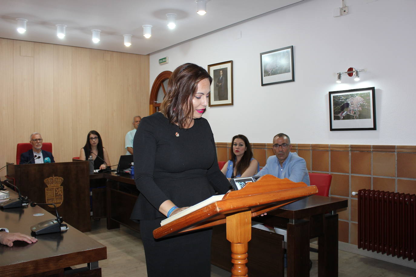 La toma de posesión de los nuevos concejales y la investidura de la alcaldesa en imágenes