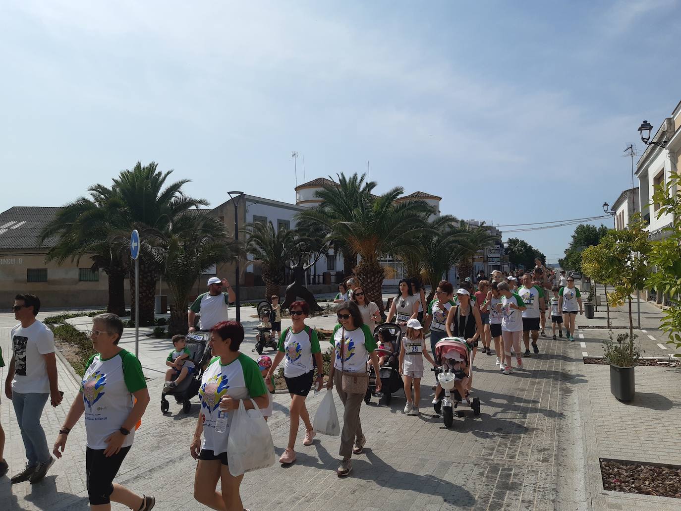 Imagen secundaria 1 - 268 personas forman parte de la I Carrera del pijama contra el cáncer infantil