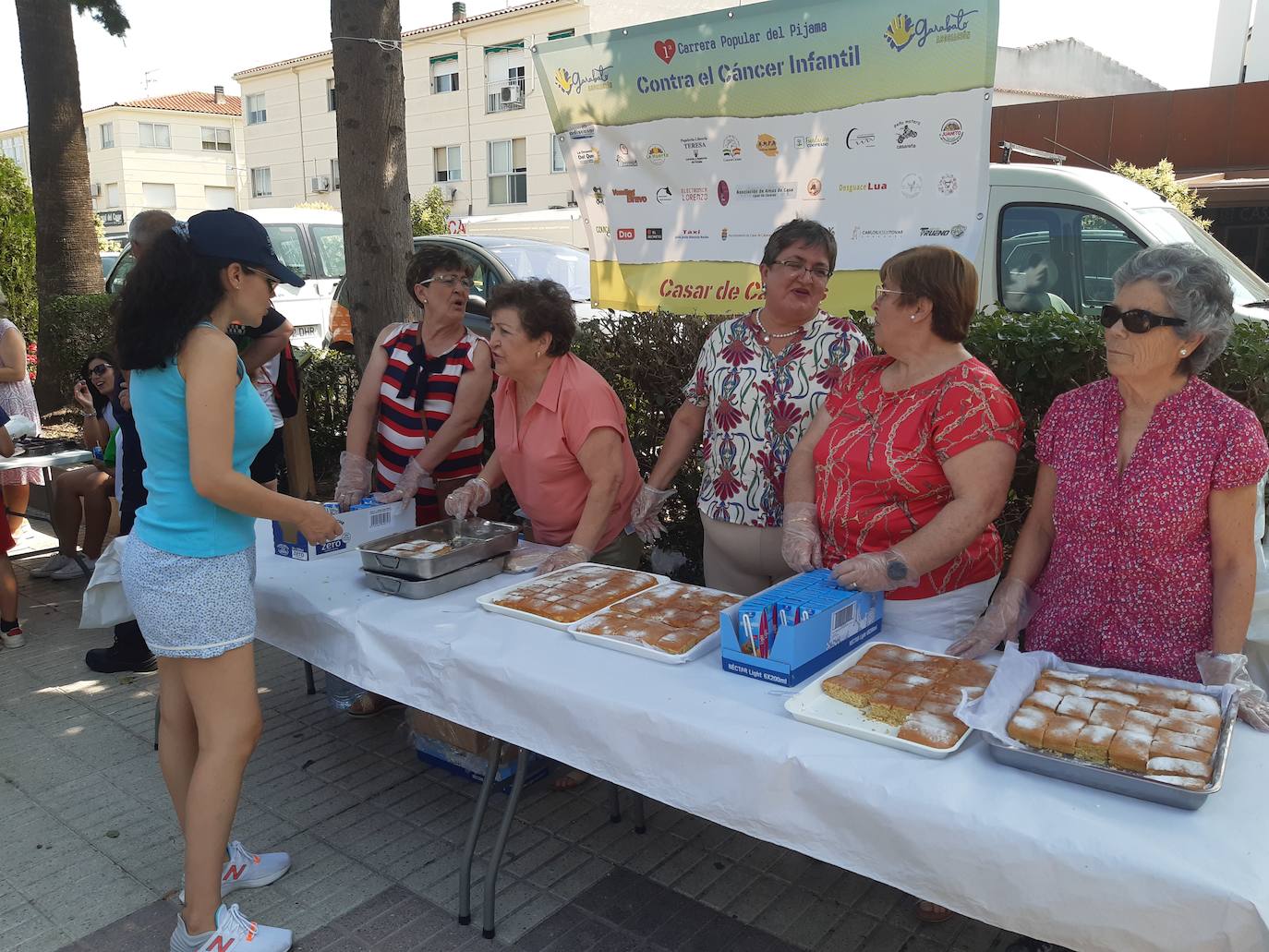 Imagen secundaria 2 - 268 personas forman parte de la I Carrera del pijama contra el cáncer infantil