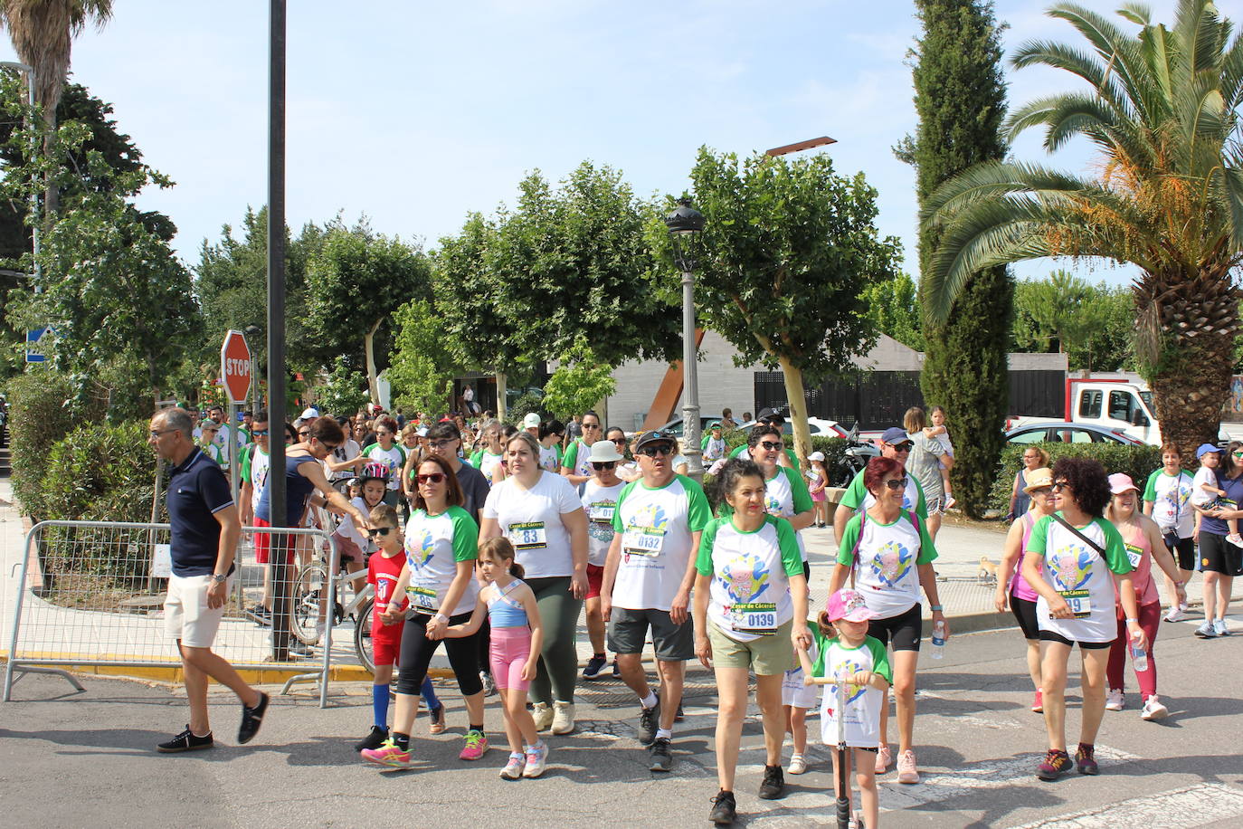 Imagen principal - 268 personas forman parte de la I Carrera del pijama contra el cáncer infantil