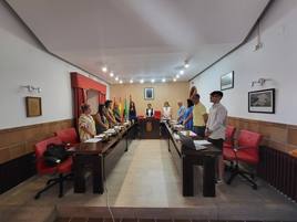 El minuto de silencio se mantuvo nada más comenzar la sesión plenaria de ayer.