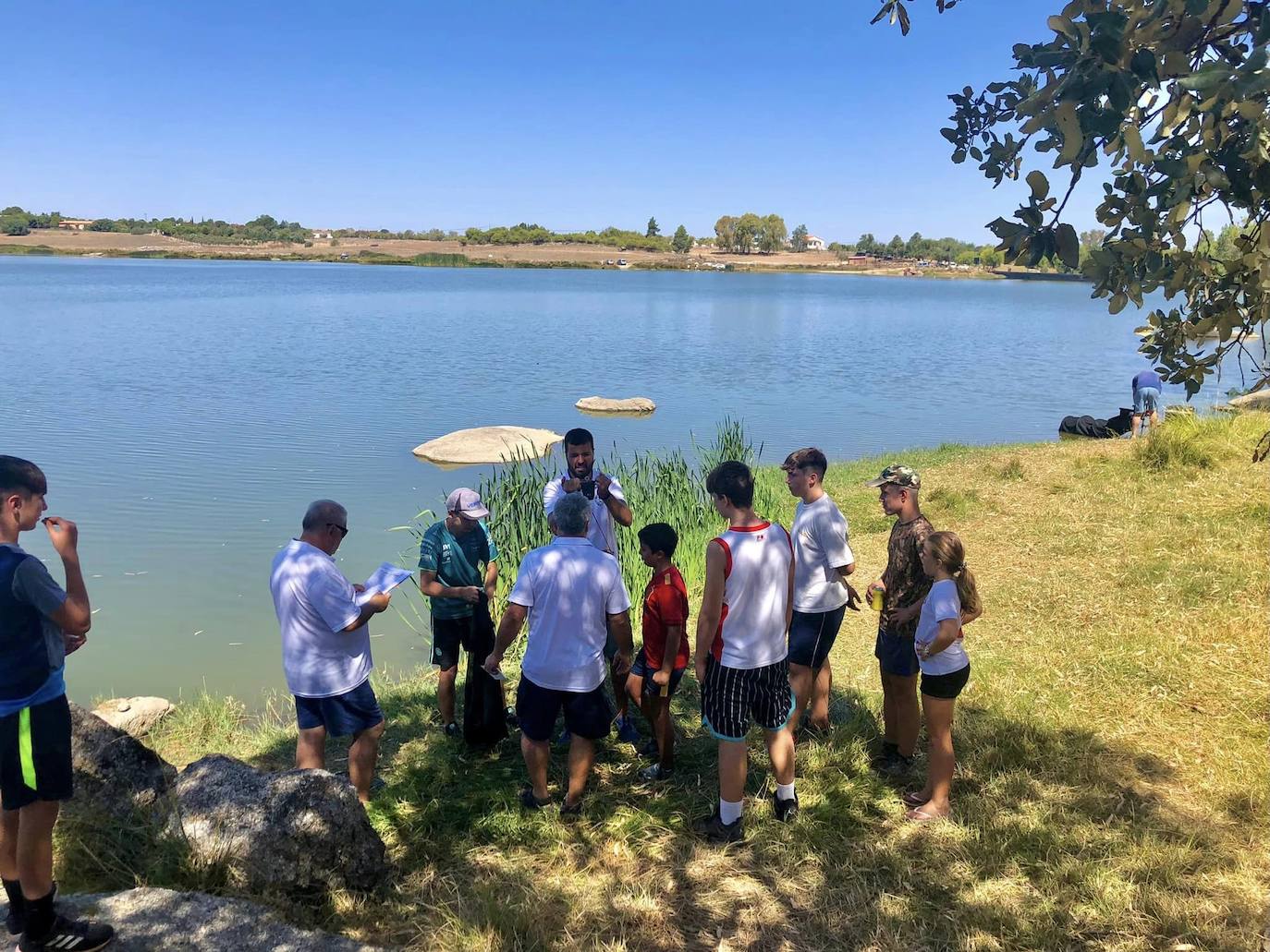 Imagen principal - 39 participantes en el Concurso de pesca local infantil y de adultos