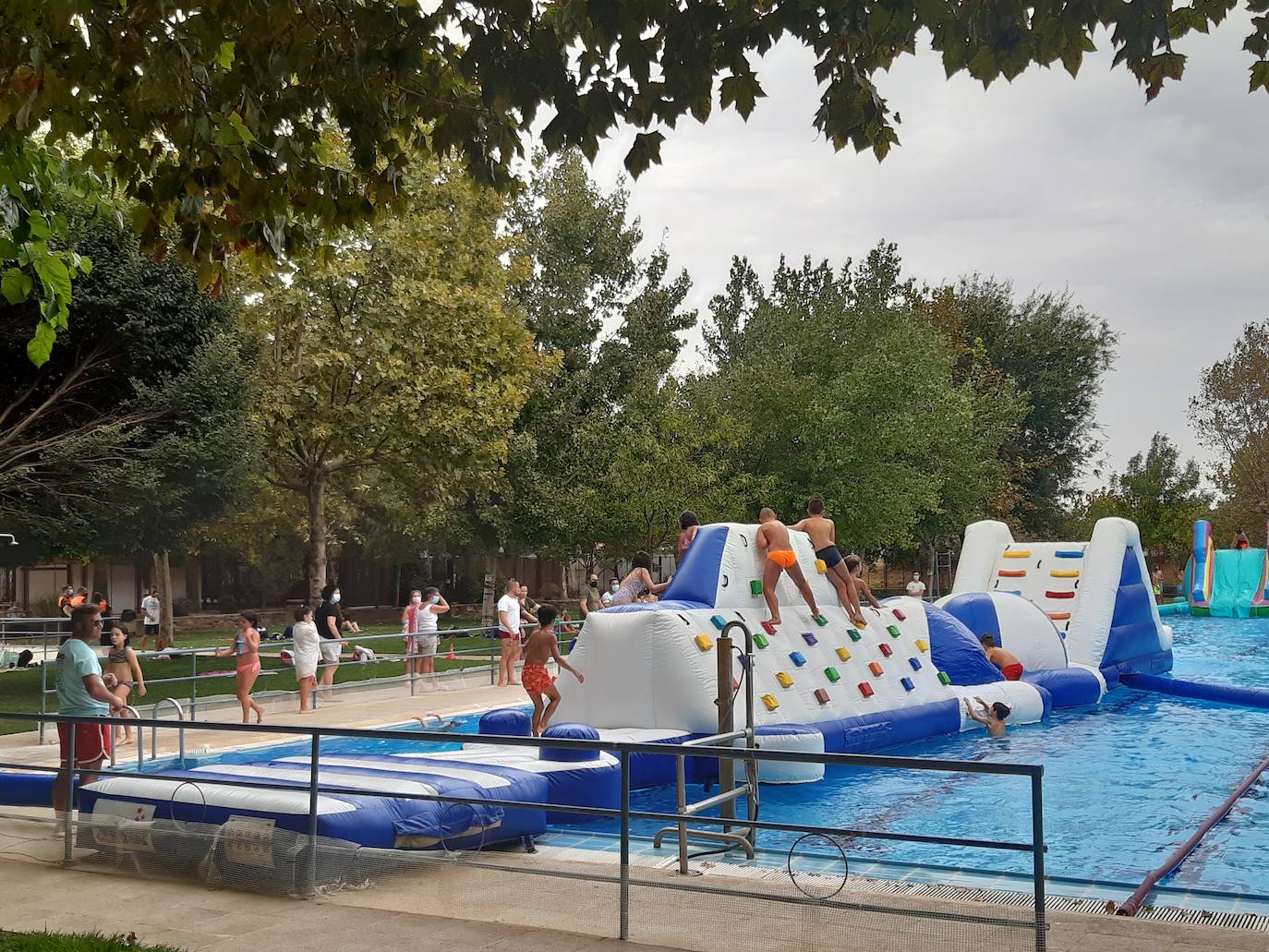 Imagen principal - Las Fiestas del Ramo 2023 contarán con novedades y recuperará la vaquilla del aguardiente