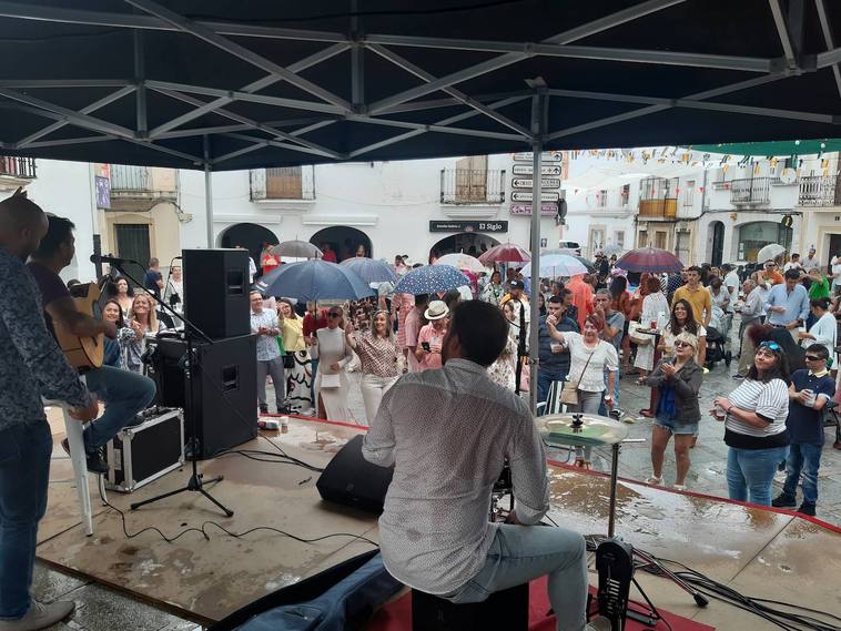 Los casareños vuelven a desafiar a la lluvia y disfrutan de un gran Domingo del Ramo