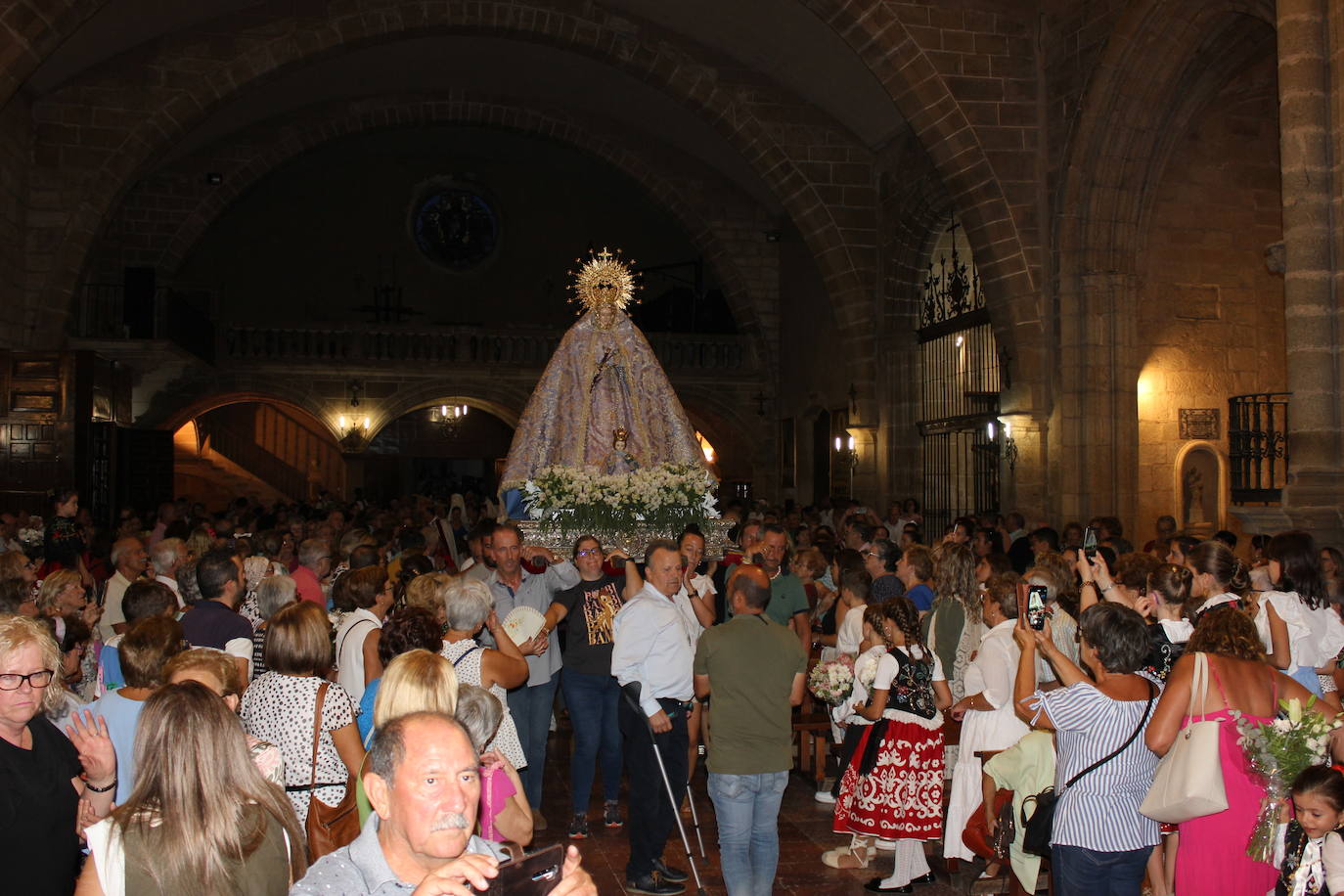 Así han vivido los casareños el recibimiento a la Virgen