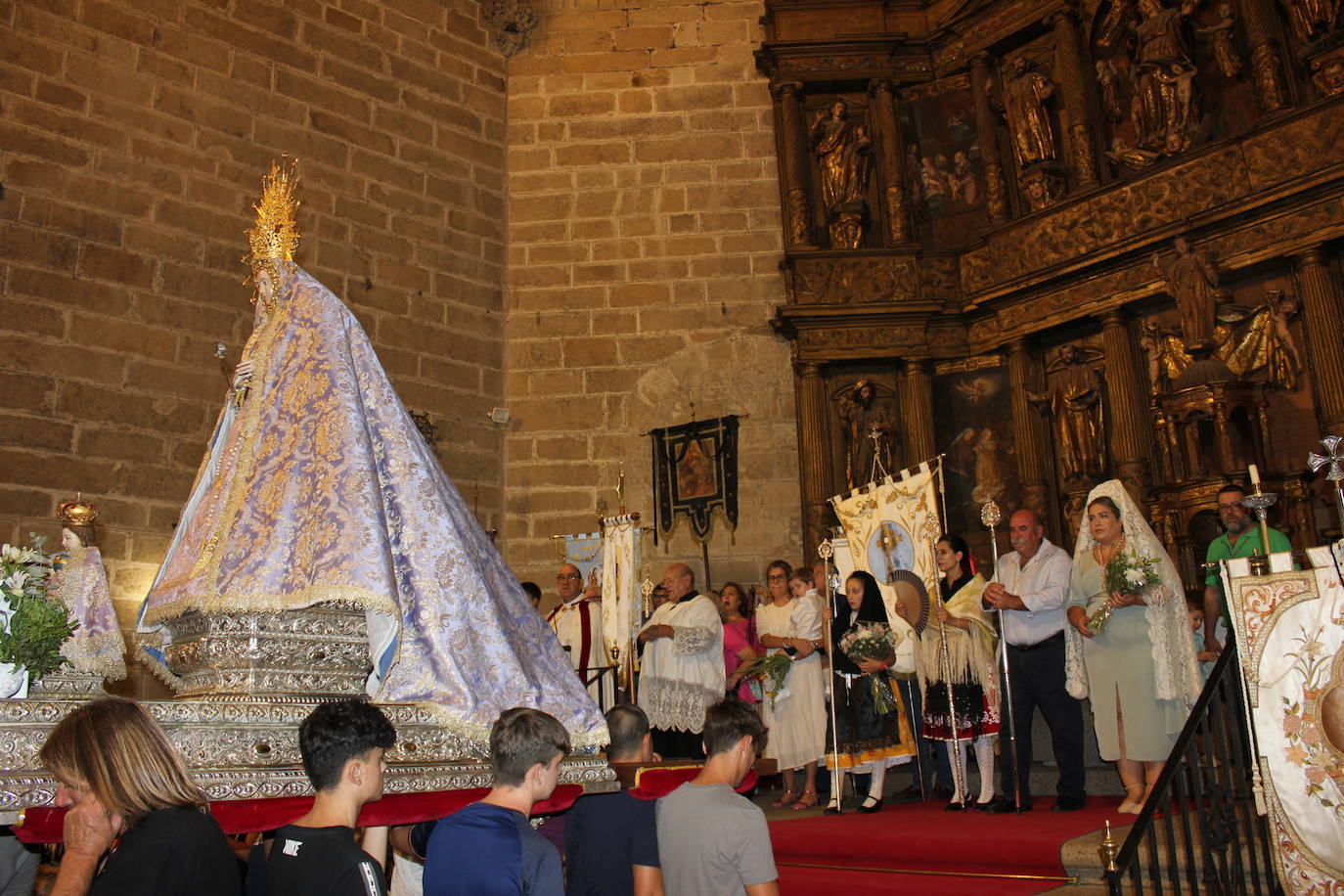 Así han vivido los casareños el recibimiento a la Virgen