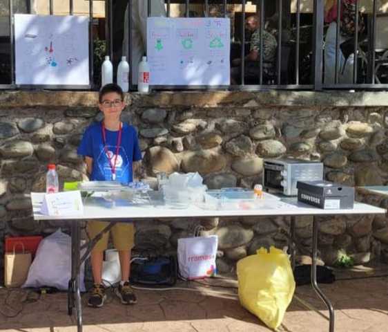 El casareño Manuel Pacheco González gana la IX Feria de Ciencias de Extremadura con su experimento 'Reciclando con porexpan'