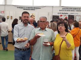 El queso úne en Casar de Cáceres a miles de personas