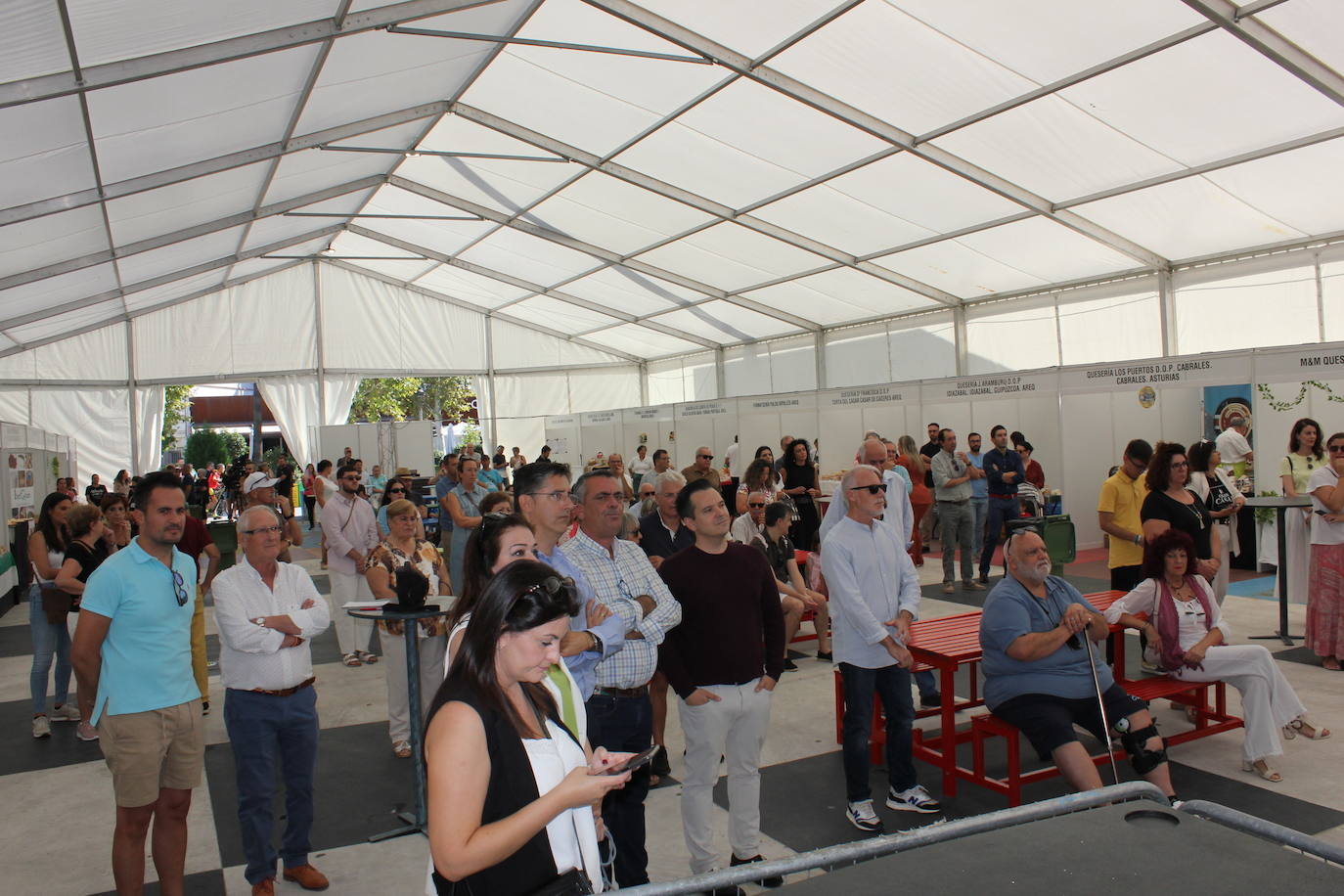 El queso úne en Casar de Cáceres a miles de personas