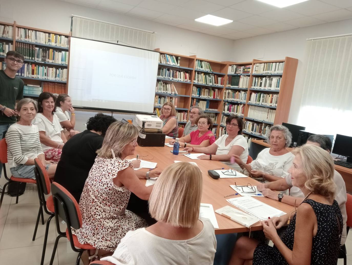En marcha el primer taller literario impartido por una escritora extremeña en la localidad