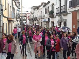Casar de Cáceres se tiñe de rosa para la lucha contra el cáncer