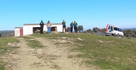 Saquean numeroso material de la nave del Ayuntamiento y abandonan el camión en una finca cerca de San Benito