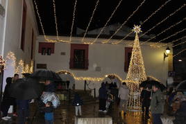 Casar de Cáceres estrena la Navidad con su encendido de luces