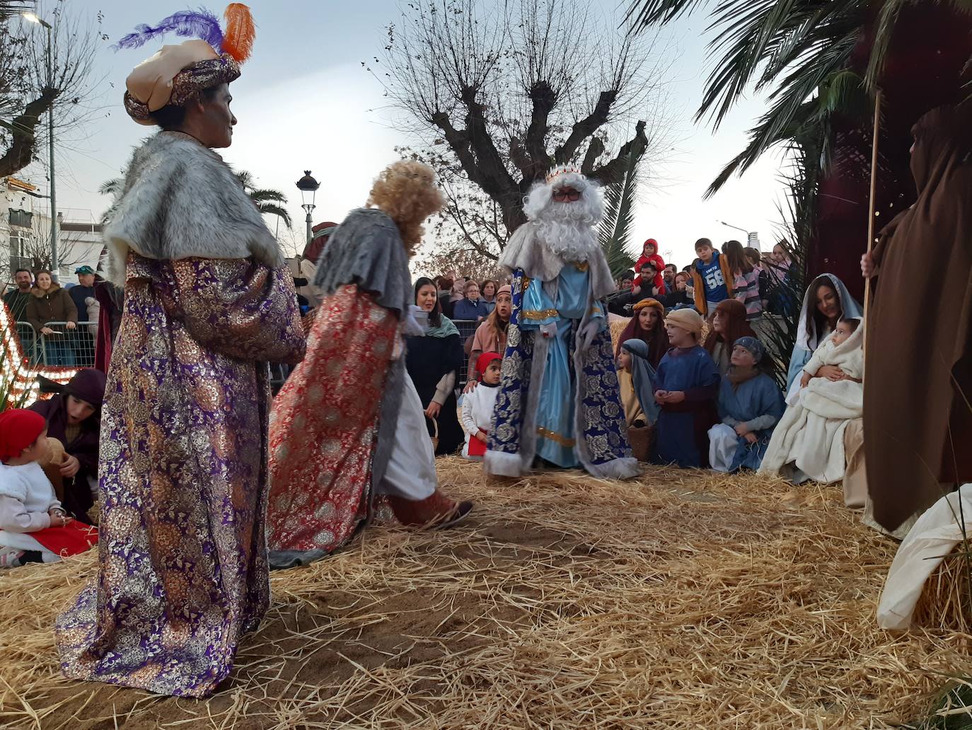 Imagen secundaria 2 - Tarde de ilusión en Casar de Cáceres por la llegada de los Reyes Magos