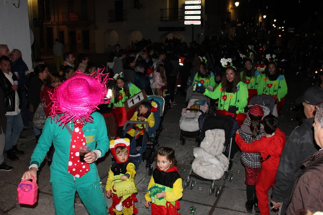 Fotos: El Carnaval casareño entusiasma a personas de todas las edades