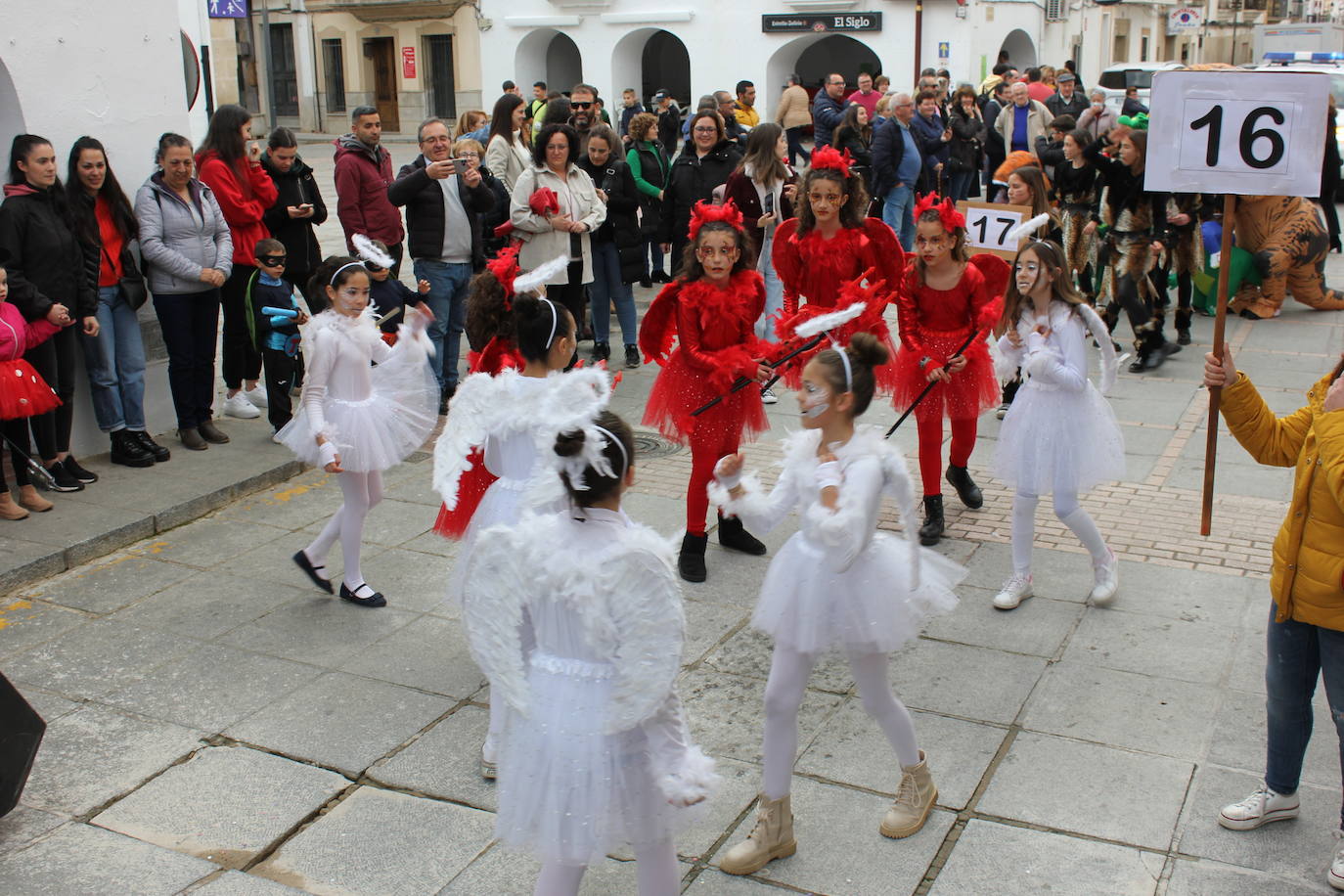 Fotos: El Carnaval casareño entusiasma a personas de todas las edades