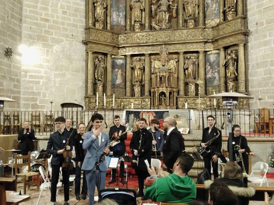Un público emocionado y muy entregado en el concierto 'Todos con Héctor' para colaborar con la investigación del Tay-Sachs