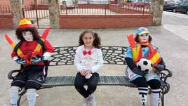 Claudia, junto a la pareja de bujacos que realizó con su familia el año pasado.