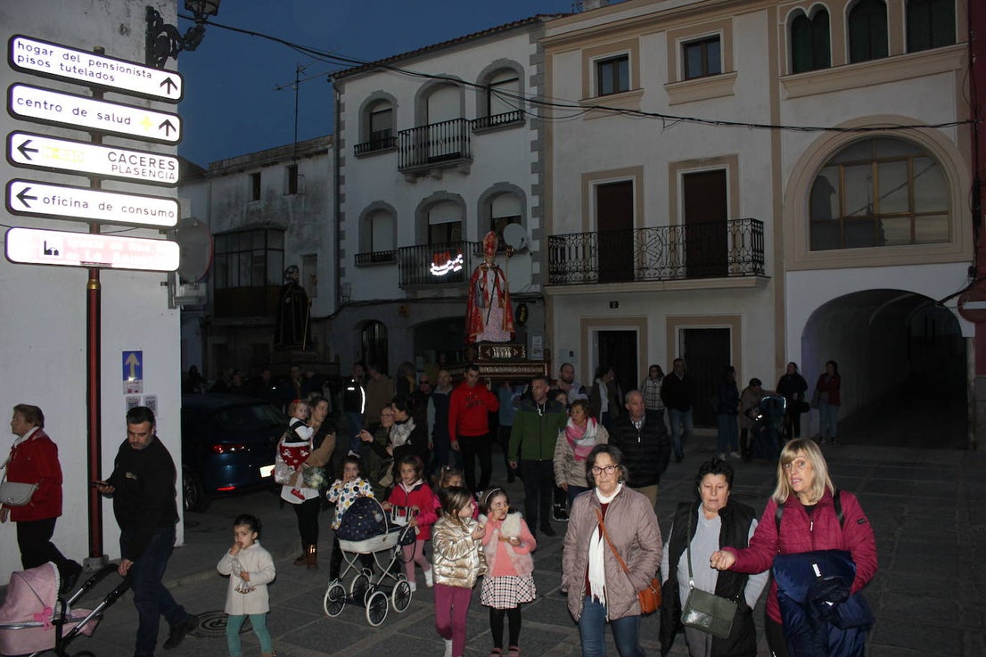 San Benito y San Blas, muy arropados a su llegada a la localidad