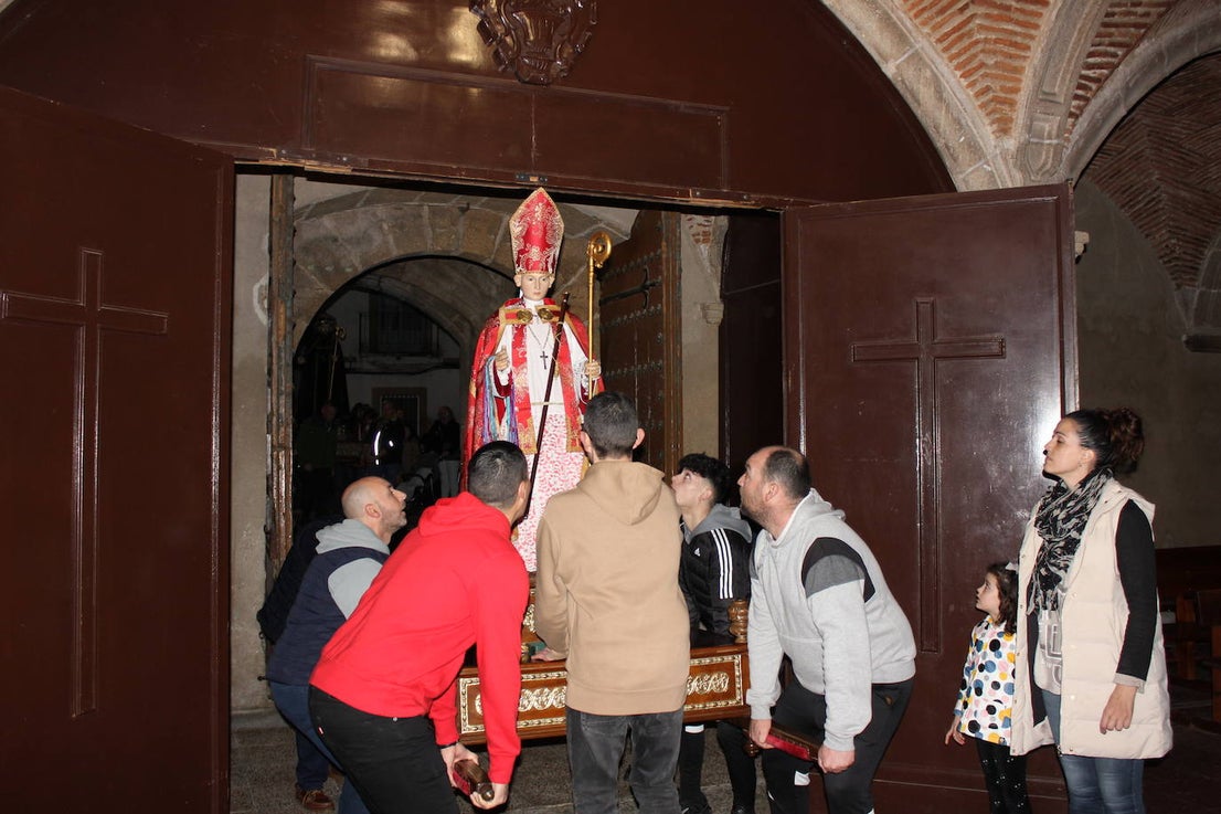 San Benito y San Blas, muy arropados a su llegada a la localidad