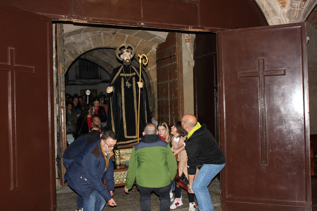 San Benito y San Blas, muy arropados a su llegada a la localidad