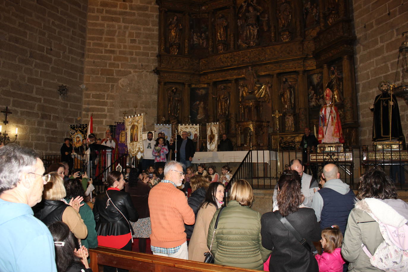 San Benito y San Blas, muy arropados a su llegada a la localidad