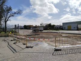 Zona que quedará saneada junto a la N-630 y que se encuentra vallada a día de hoy.