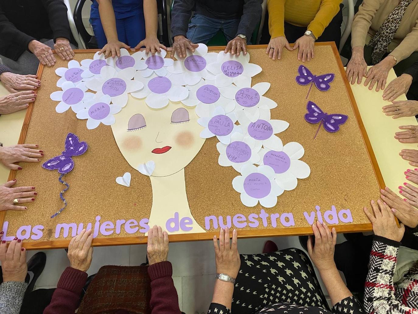 Imagen secundaria 2 - Los casareños defienden la igualdad real entre hombres y mujeres