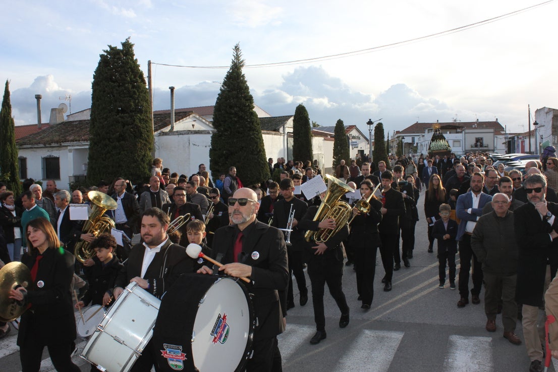 La procesión del Santo Entierro luce como manda la tradición