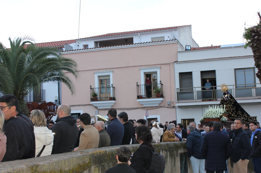 La procesión del Santo Entierro luce como manda la tradición