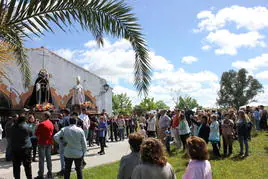 Decenas de personas han acompañado a San Benito en su tradicional romería.