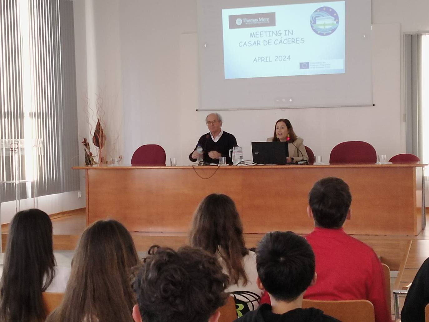 Imagen secundaria 1 - Alumnos casareños acogen a 12 estudiantes italianos para vivir una experiencia Erasmus