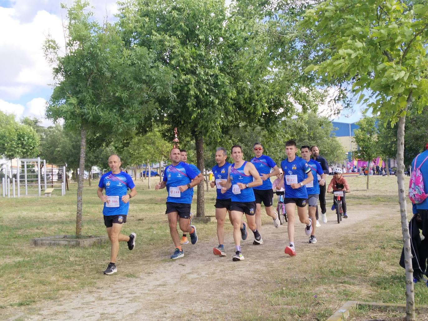 Así ha vivido Casar de Cáceres sus 12 horas solidarias 'Kilómetros por la investigación'