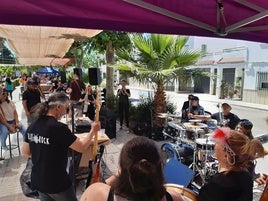 Integrantes de algunas asociaciones en la feria del asociacionismo celebrada en la localidad el pasado año.