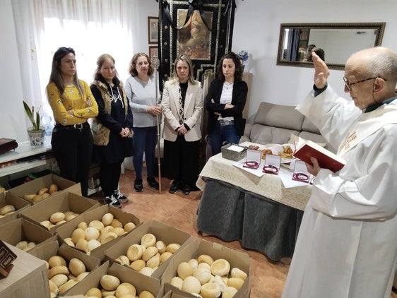 Las bollas de anís llenan de ilusión a mayores y niños