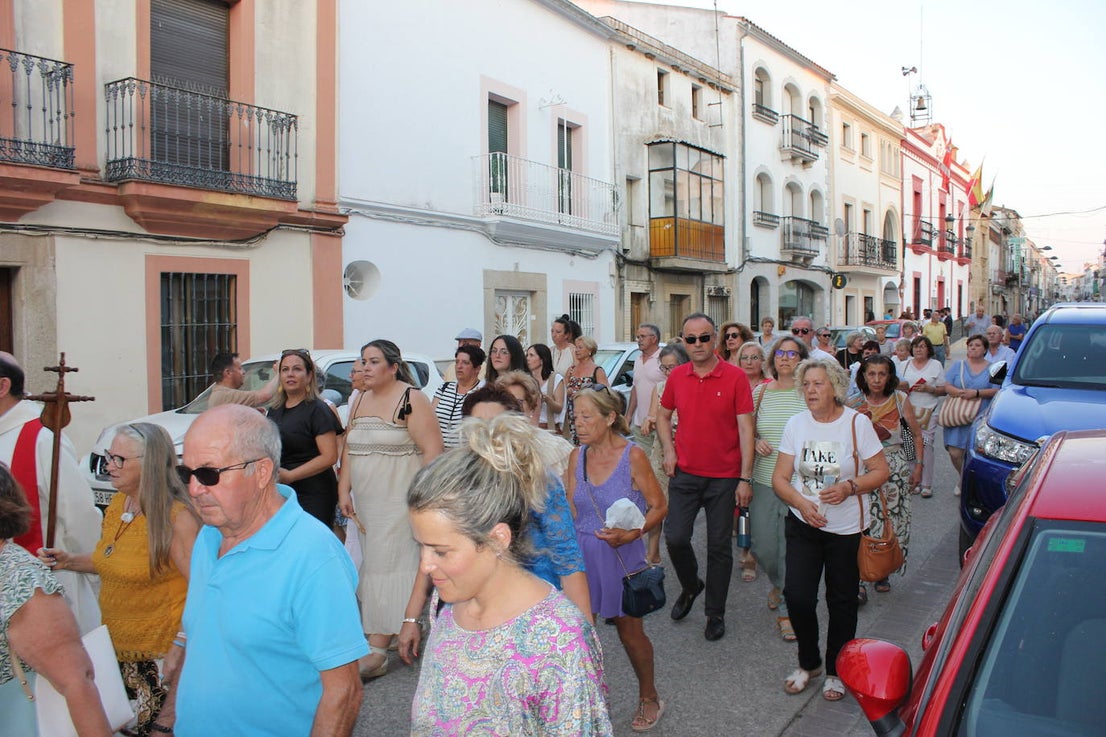 Santiago Peregrino sale en procesión como manda la tradición