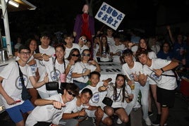 Una de las peñas juveniles en las fiestas del pasado año.