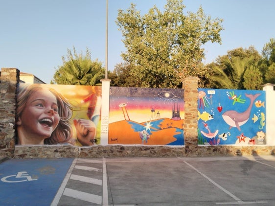 Tres nuevas obras se suman al muro de arte urbano de Gemma Granados
