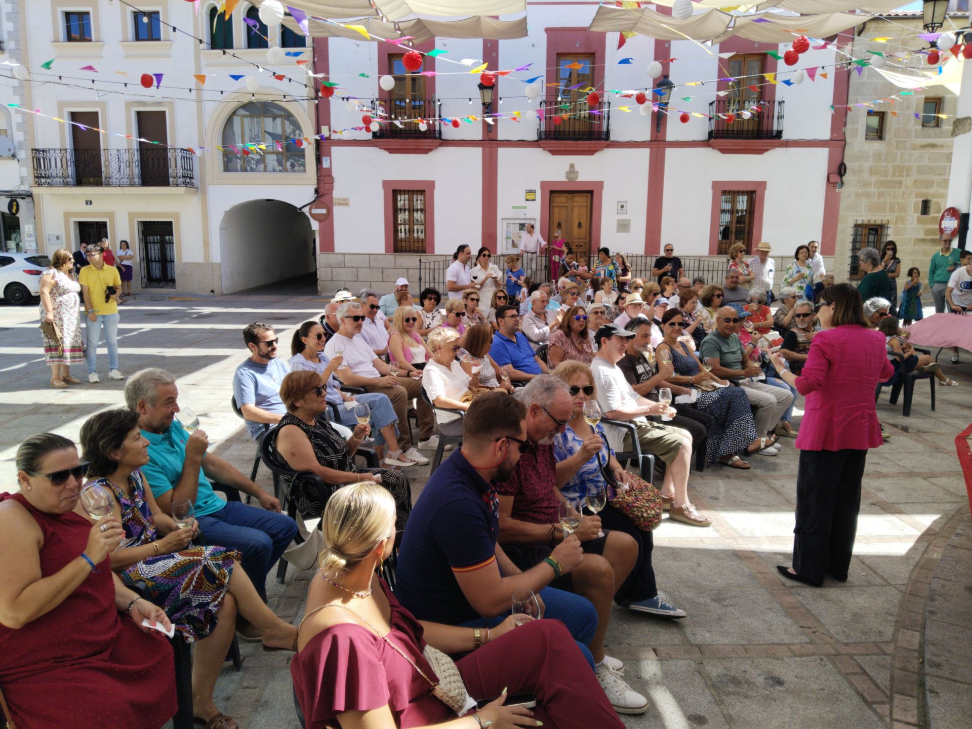 Imagen principal - El Gran Premio del Ramo de ciclismo se vive de forma intensa en la localidad
