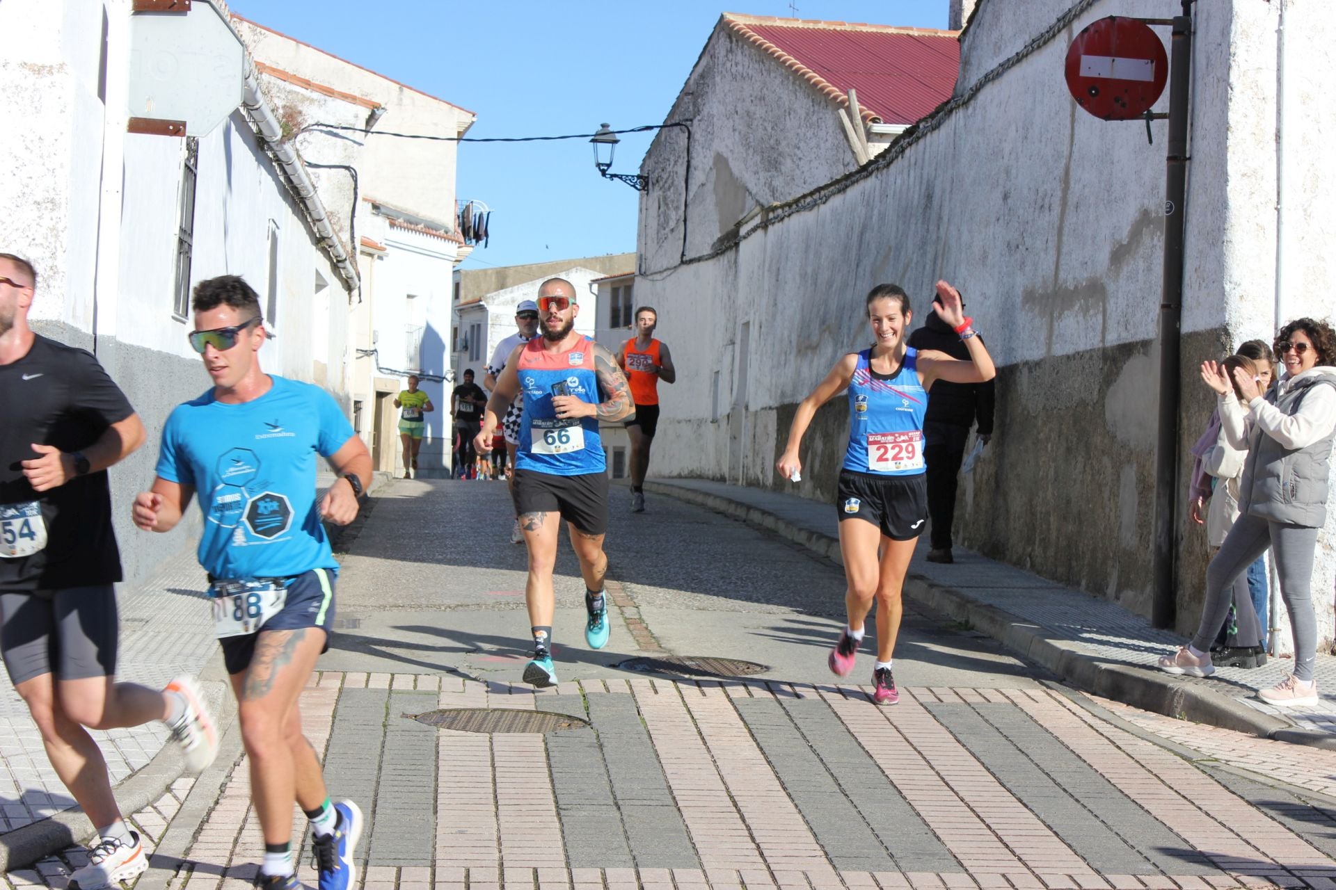 Imagen principal - Día grande de atletismo en Casar de Cáceres