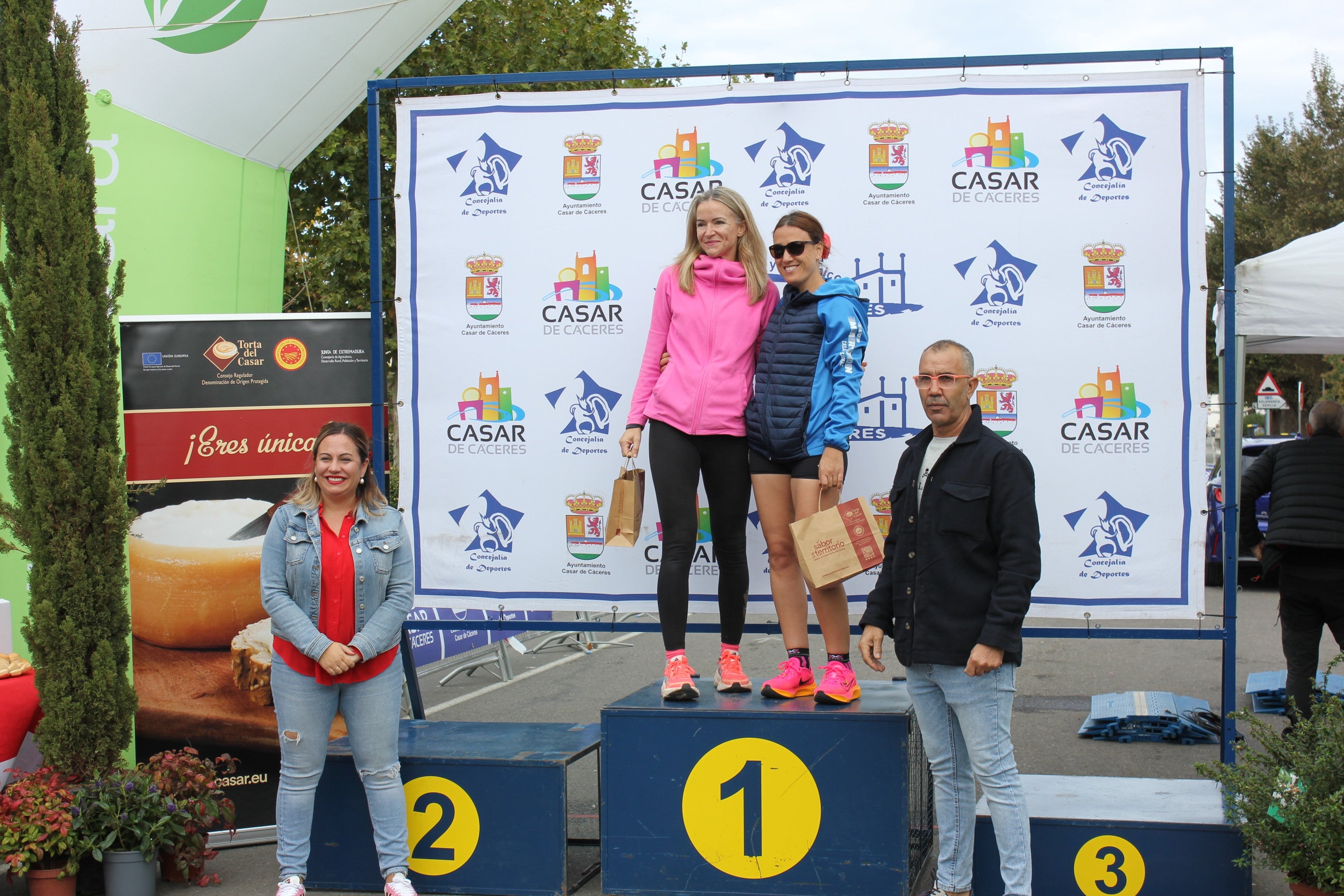 Algunos de los momentos vividos hoy en la III Media Maratón y 10K Torta del Casar