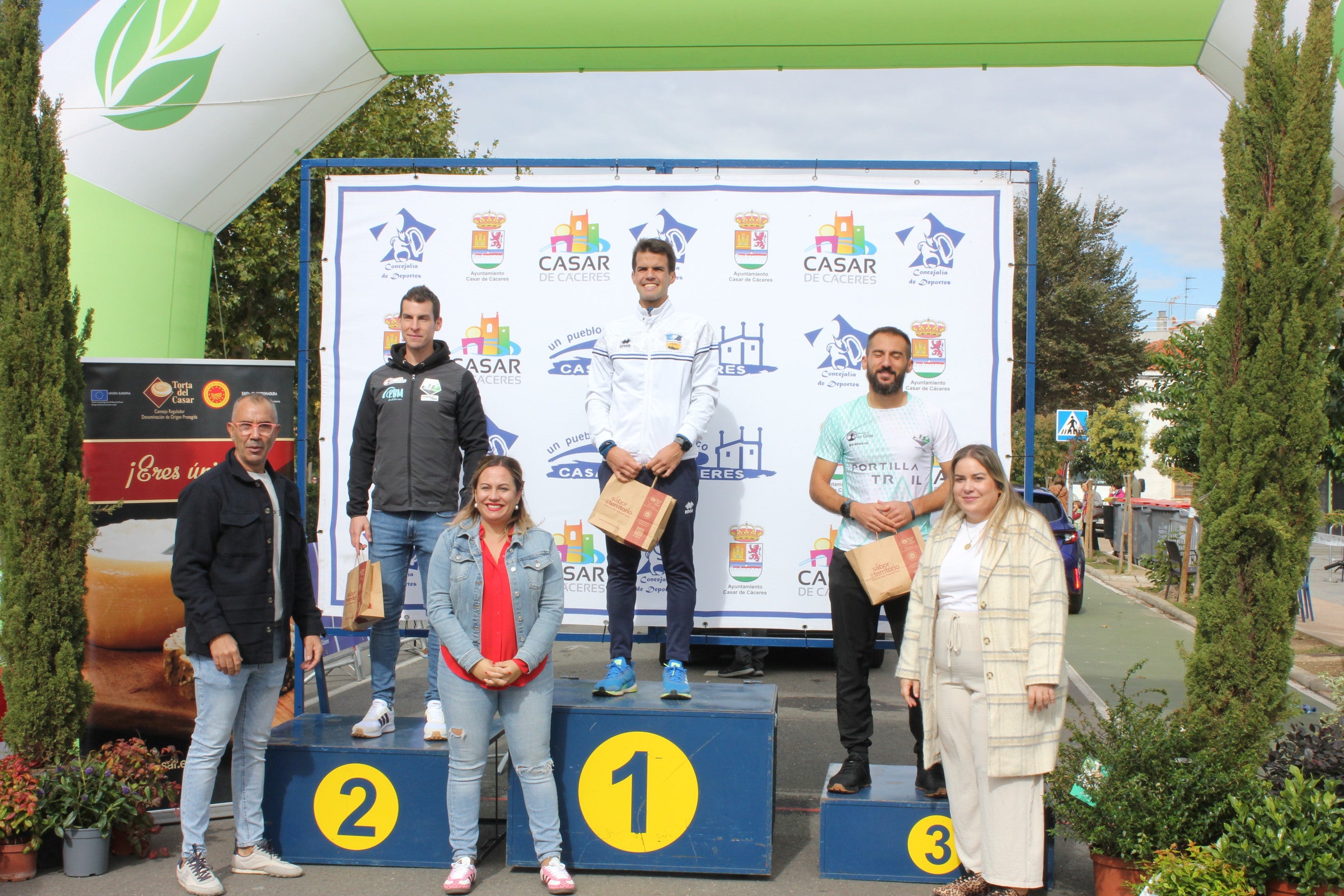 Algunos de los momentos vividos hoy en la III Media Maratón y 10K Torta del Casar