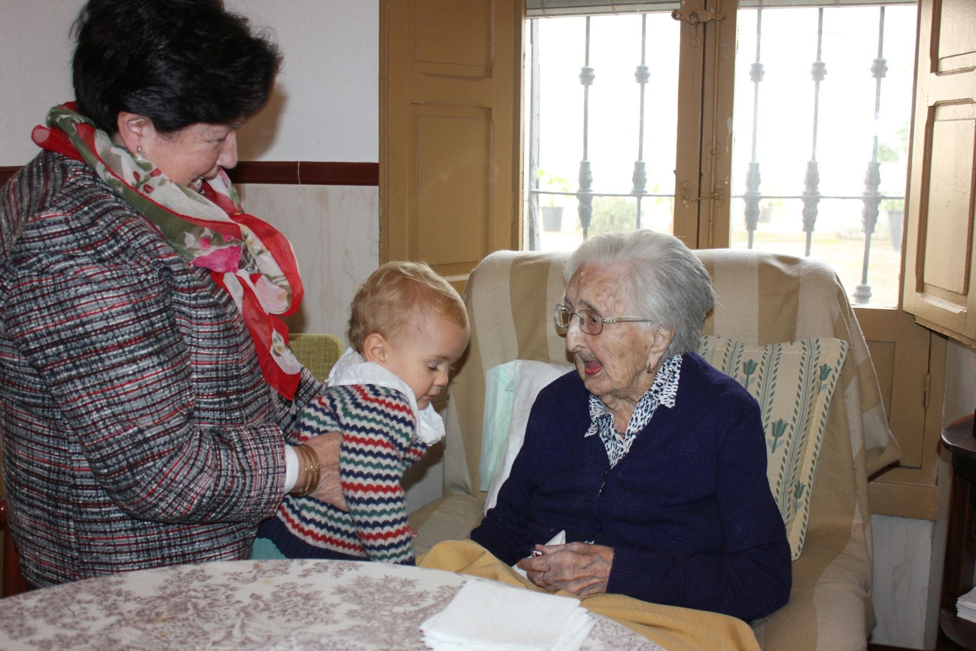 Imagen secundaria 1 - El gran regalo que la vida le ha dado a Gabina, cumplir hoy 100 años