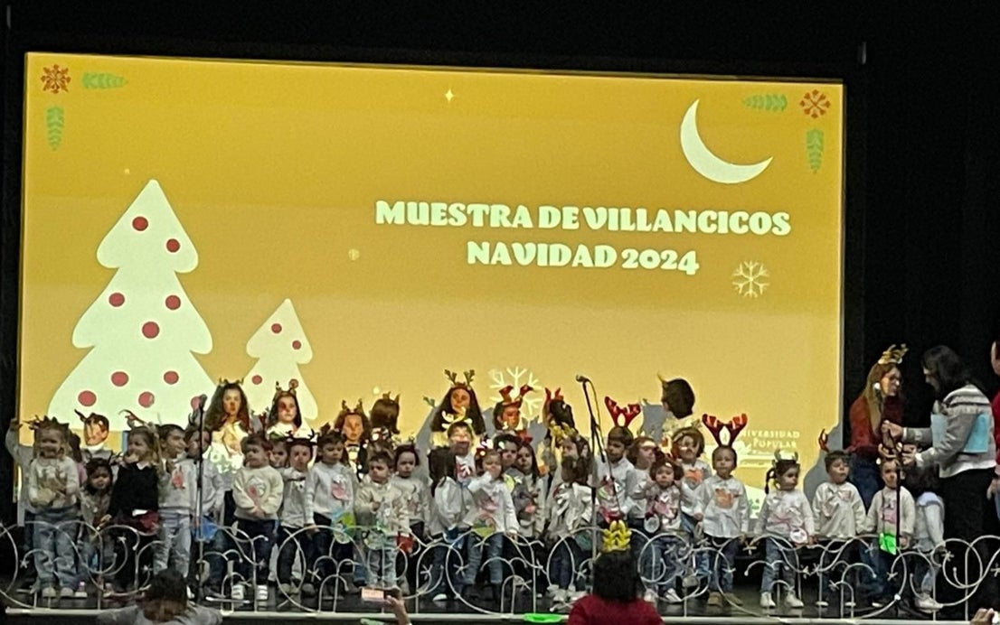 Los casareños avivan la tradición de cantar villancicos antes de la llegada de la Navidad