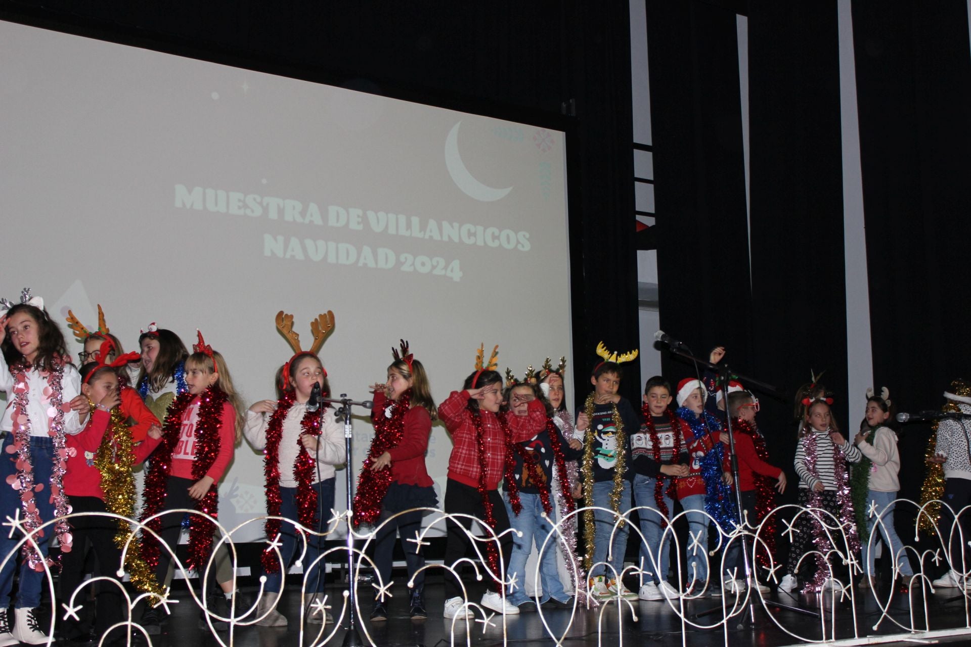 Los casareños avivan la tradición de cantar villancicos antes de la llegada de la Navidad