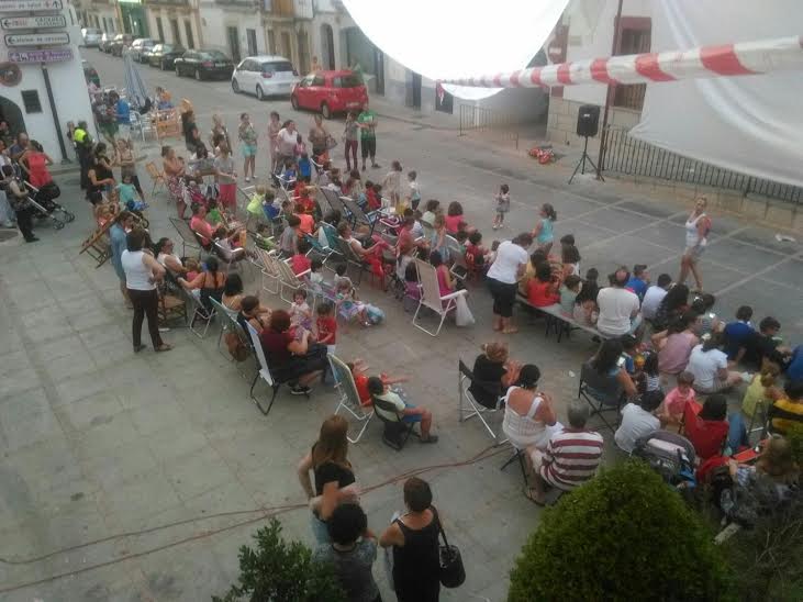 La primera sesión de cine tuvo lugar en la plaza del Ayuntamiento. 