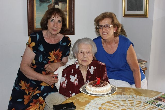 María Magdalena, junto a su nuera Marina y Ana Mari. 
