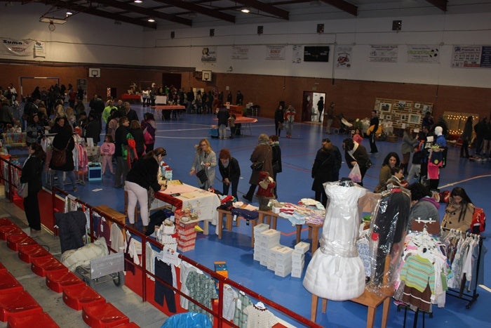 La I Feria familiar navideña logra promocionar el comercio local